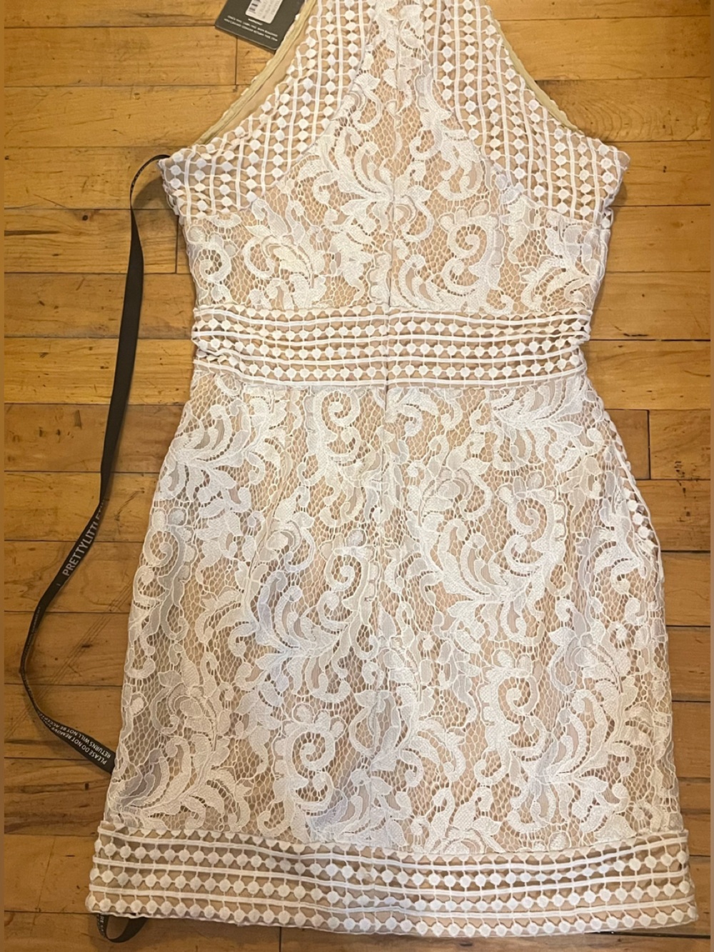 Pretty Little Things White High Neck Crochet Bodycon Dress Size 6 NWT’s - Picture 6 of 9